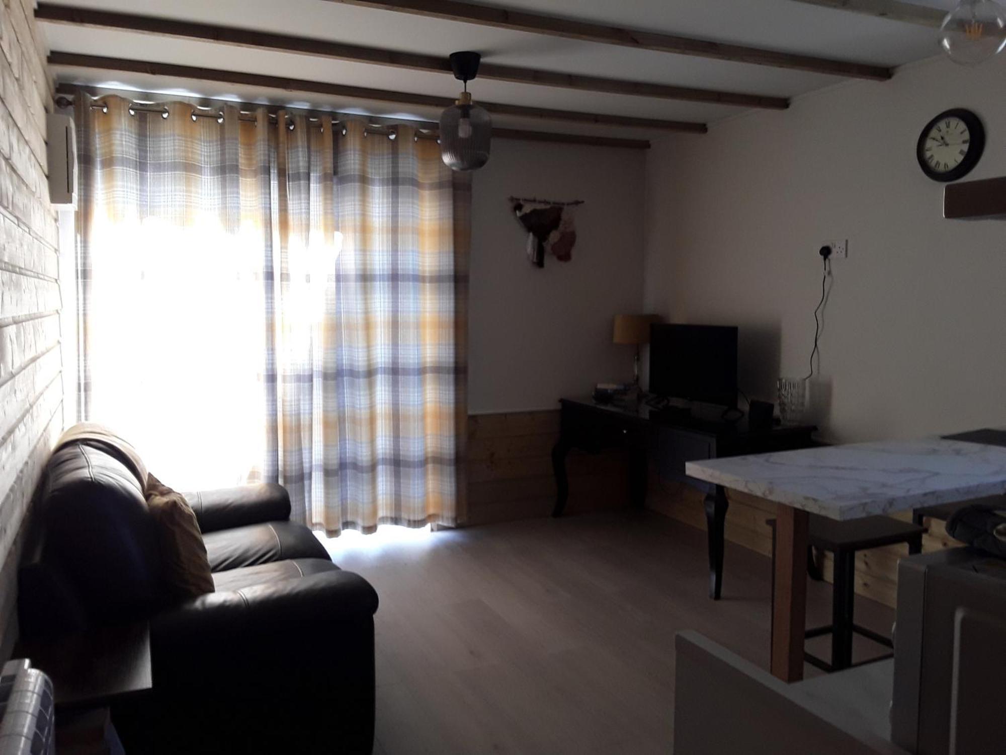 The Lodge Guesthouse Brittas Ngoại thất bức ảnh