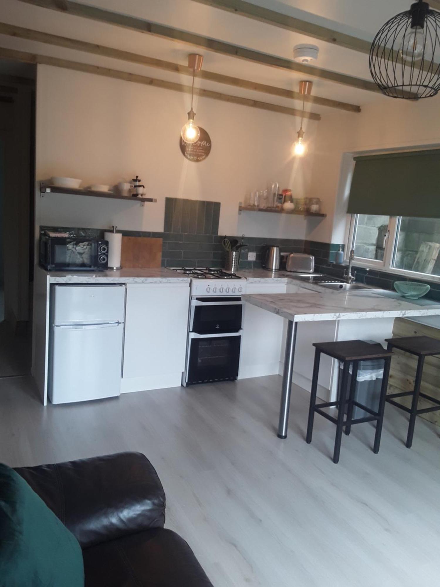 The Lodge Guesthouse Brittas Ngoại thất bức ảnh