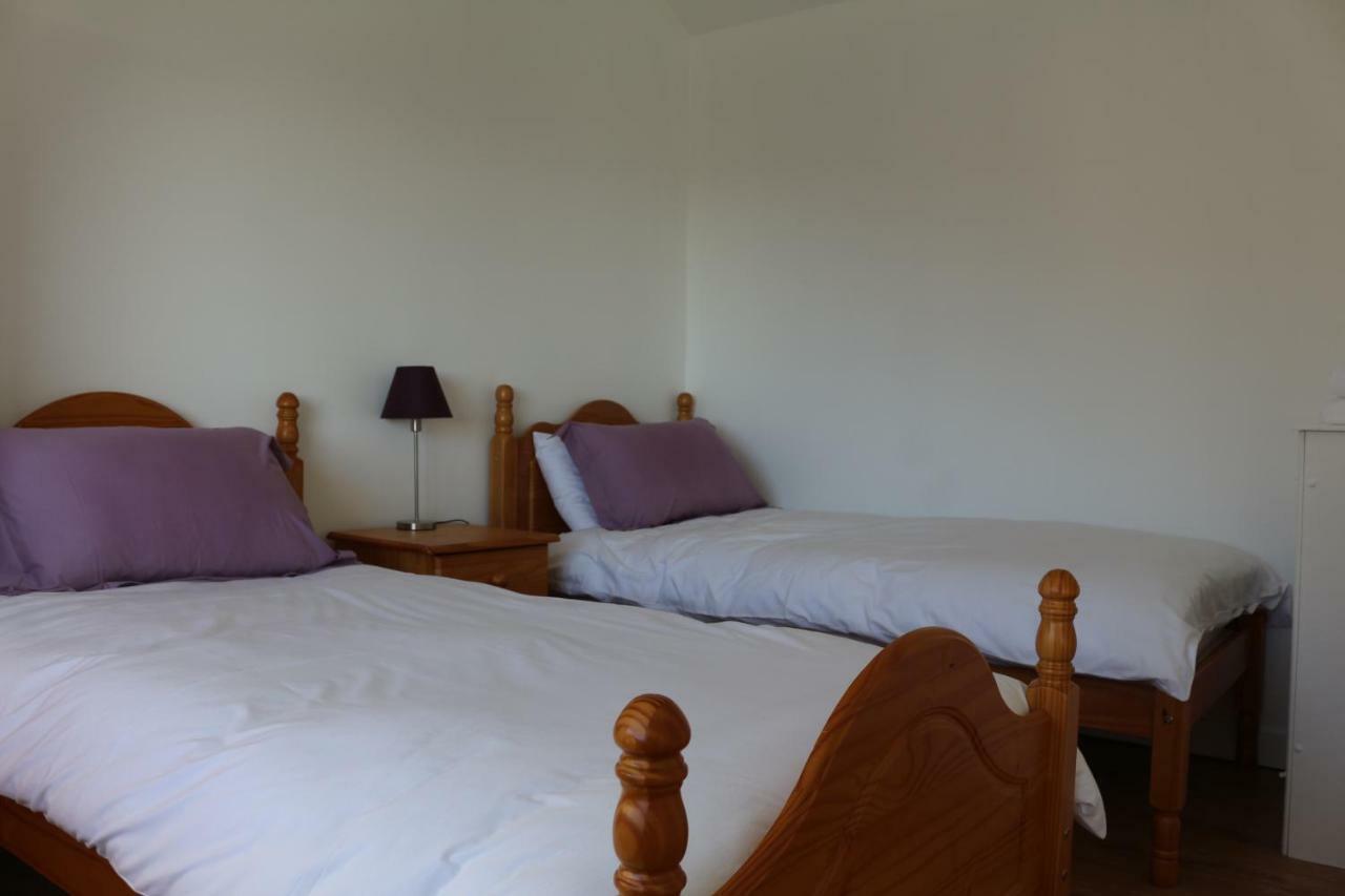 The Lodge Guesthouse Brittas Ngoại thất bức ảnh