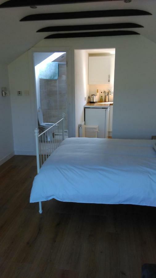 The Lodge Guesthouse Brittas Ngoại thất bức ảnh